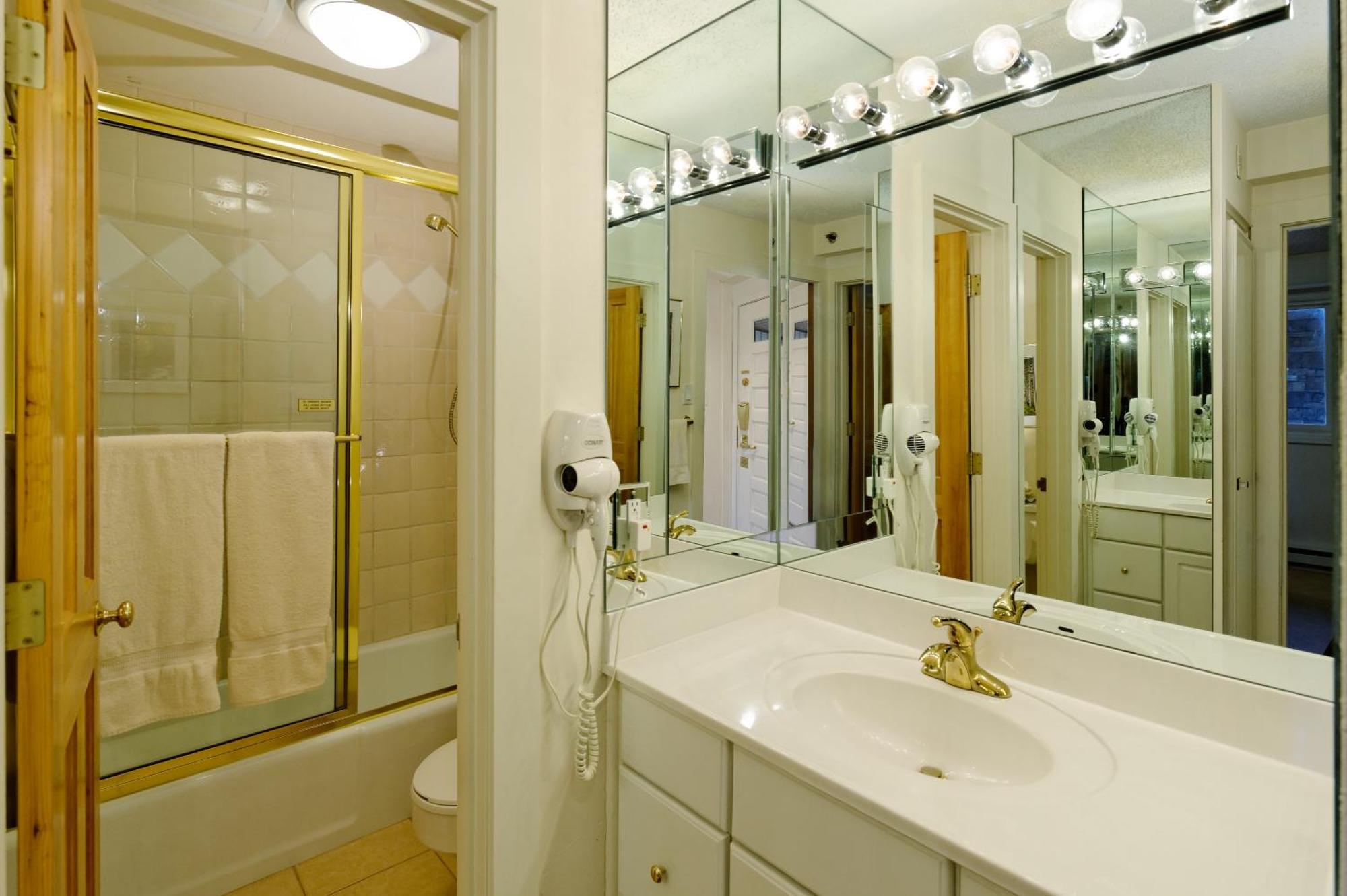 Standard One-Bedroom Apartment,1218817081:JPEG